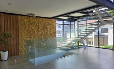 FOR SALE: Villa/Resort Style Designer House in Greenwoods Executive Village