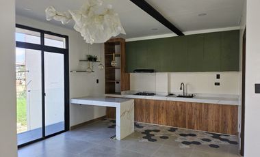 FOR SALE: Villa/Resort Style Designer House in Greenwoods Executive Village