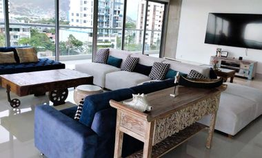 PLAYA SALGUERO - En Venta Fascinante Apartamento 4 habitaciones 5 baños frente al mar