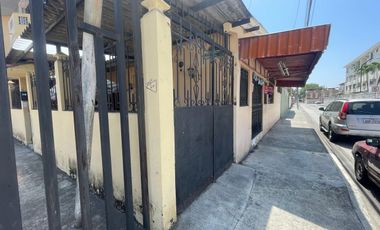 CIUDADELA IETEL VENDO PRECIOSA VILLA UNA PLANTA,  ESQUINERA, TRES DORMITORIOS, OPORTUNIDAD