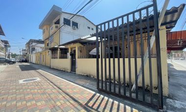 CIUDADELA IETEL VENDO PRECIOSA VILLA UNA PLANTA,  ESQUINERA, TRES DORMITORIOS, OPORTUNIDAD