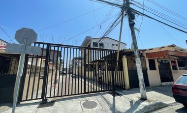 CIUDADELA IETEL VENDO PRECIOSA VILLA UNA PLANTA,  ESQUINERA, TRES DORMITORIOS, OPORTUNIDAD