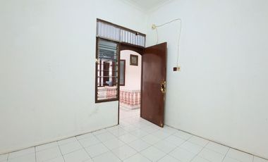 MOVE-IN READY 2-STORY HOUSE – STRATEGIC LOCATION NEAR PONDOK GEDE MALL