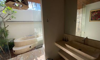 tropical garden villa full pengelolaan management profesional