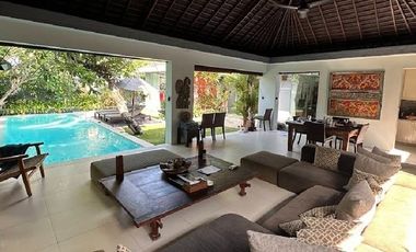 Seminyak Villa luas 1100 SHM satu2nya Villa Seminyak Terbesar yang dijual di Bali