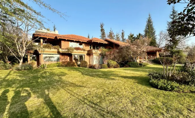 Casa En Arriendo En San Carlos De Apoquindo Con Piscina