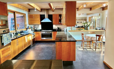 Casa En Arriendo En San Carlos De Apoquindo Con Piscina