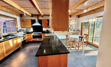 Casa En Arriendo En San Carlos De Apoquindo Con Piscina