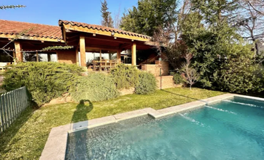 Casa En Arriendo En San Carlos De Apoquindo Con Piscina