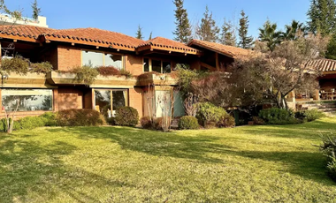 Casa En Arriendo En San Carlos De Apoquindo Con Piscina