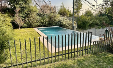 Casa En Arriendo En San Carlos De Apoquindo Con Piscina