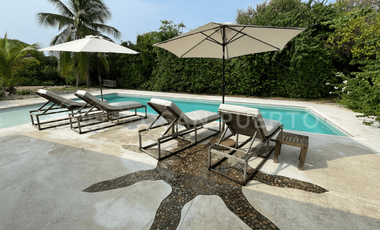 Se vende Casa costera en venta con piscina y amplio terreno en Puerto Escondido