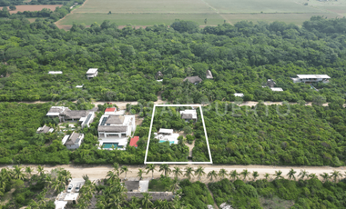 Se vende Casa costera en venta con piscina y amplio terreno en Puerto Escondido