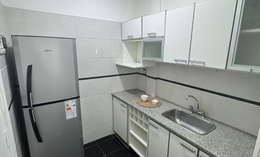 Departamento 4 ambientes a la calle con balcón terraza, vista lateral al MAR. Mar del Plata.