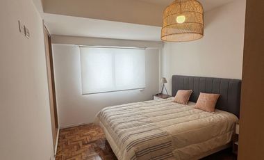 Departamento 4 ambientes a la calle con balcón terraza, vista lateral al MAR. Mar del Plata.