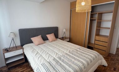 Departamento 4 ambientes a la calle con balcón terraza, vista lateral al MAR. Mar del Plata.