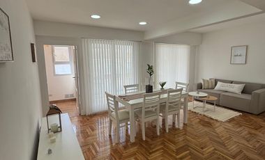 Departamento 4 ambientes a la calle con balcón terraza, vista lateral al MAR. Mar del Plata.