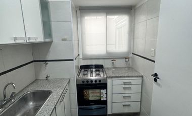 Departamento 4 ambientes a la calle con balcón terraza, vista lateral al MAR. Mar del Plata.