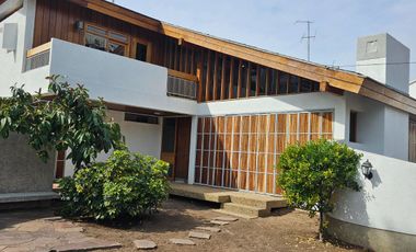 Casa con encanto clásico/ USO COMERCIAL/Simón Bolivar/ Ñuñoa