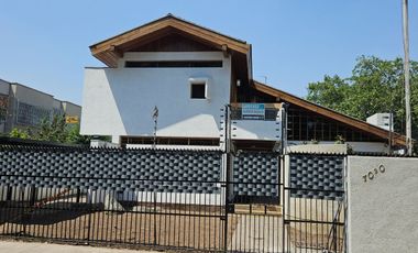 Casa con encanto clásico/ USO COMERCIAL/Simón Bolivar/ Ñuñoa