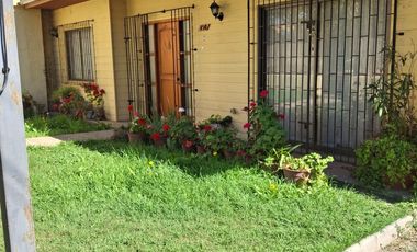 CASA CON GRAN SITIO EN ISLA DE MAIPO CENTRO