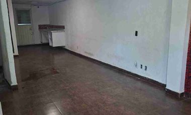 Excelente propiedad de 3 pisos