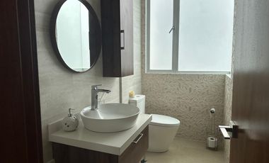 Vendo casa grande, Nayon