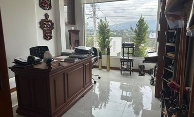 Vendo casa grande, Nayon