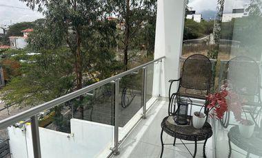 Vendo casa grande, Nayon