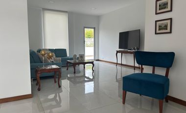 Vendo casa grande, Nayon