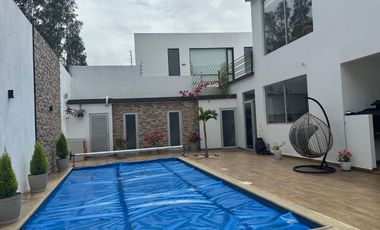 Vendo casa grande, Nayon