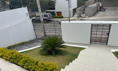 Vendo casa grande, Nayon