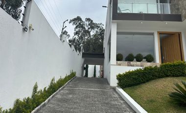 Vendo casa grande, Nayon