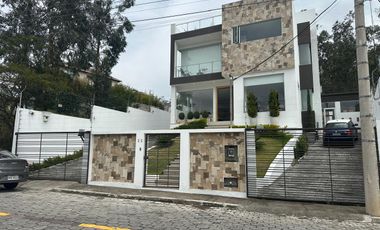 Vendo casa grande, Nayon