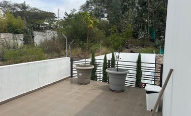 Vendo casa grande, Nayon