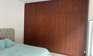 Vendo casa grande, Nayon