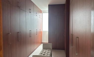 Vendo casa grande, Nayon