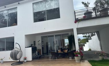 Vendo casa grande, Nayon