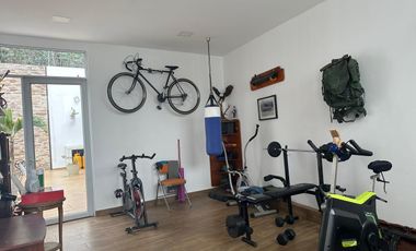 Vendo casa grande, Nayon