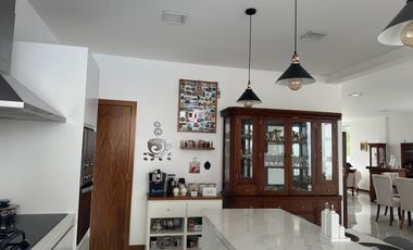 Vendo casa grande, Nayon