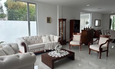 Vendo casa grande, Nayon