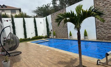 Vendo casa grande, Nayon