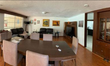 VENDO CASA EN CALLE CERRADA EN LOMAS DE LA HERRADURA, Amplios espacios, 4 recamaras, cerca de Club, Calle cerrada. Jardín,