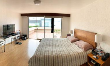 VENDO CASA EN CALLE CERRADA EN LOMAS DE LA HERRADURA, Amplios espacios, 4 recamaras, cerca de Club, Calle cerrada. Jardín,