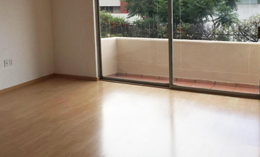 VENDO CASA EN CALLE CERRADA EN LOMAS DE LA HERRADURA, Amplios espacios, 4 recamaras, cerca de Club, Calle cerrada. Jardín,