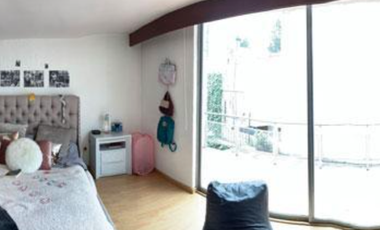 VENDO CASA EN CALLE CERRADA EN LOMAS DE LA HERRADURA, Amplios espacios, 4 recamaras, cerca de Club, Calle cerrada. Jardín,