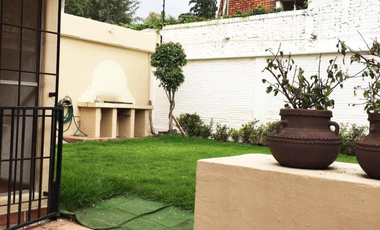 VENDO CASA EN CALLE CERRADA EN LOMAS DE LA HERRADURA, Amplios espacios, 4 recamaras, cerca de Club, Calle cerrada. Jardín,