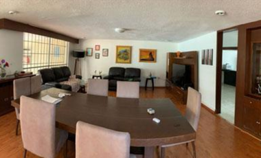 VENDO CASA EN CALLE CERRADA EN LOMAS DE LA HERRADURA, Amplios espacios, 4 recamaras, cerca de Club, Calle cerrada. Jardín,