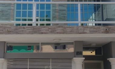 VENDO CASA EN ZONA PONIENTE, LOCALIZADA EN LAGUNA REAL