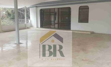 Kennedy, Alquiler de Casa con uso de suelo comercial, 600 M2, parqueo y garaje